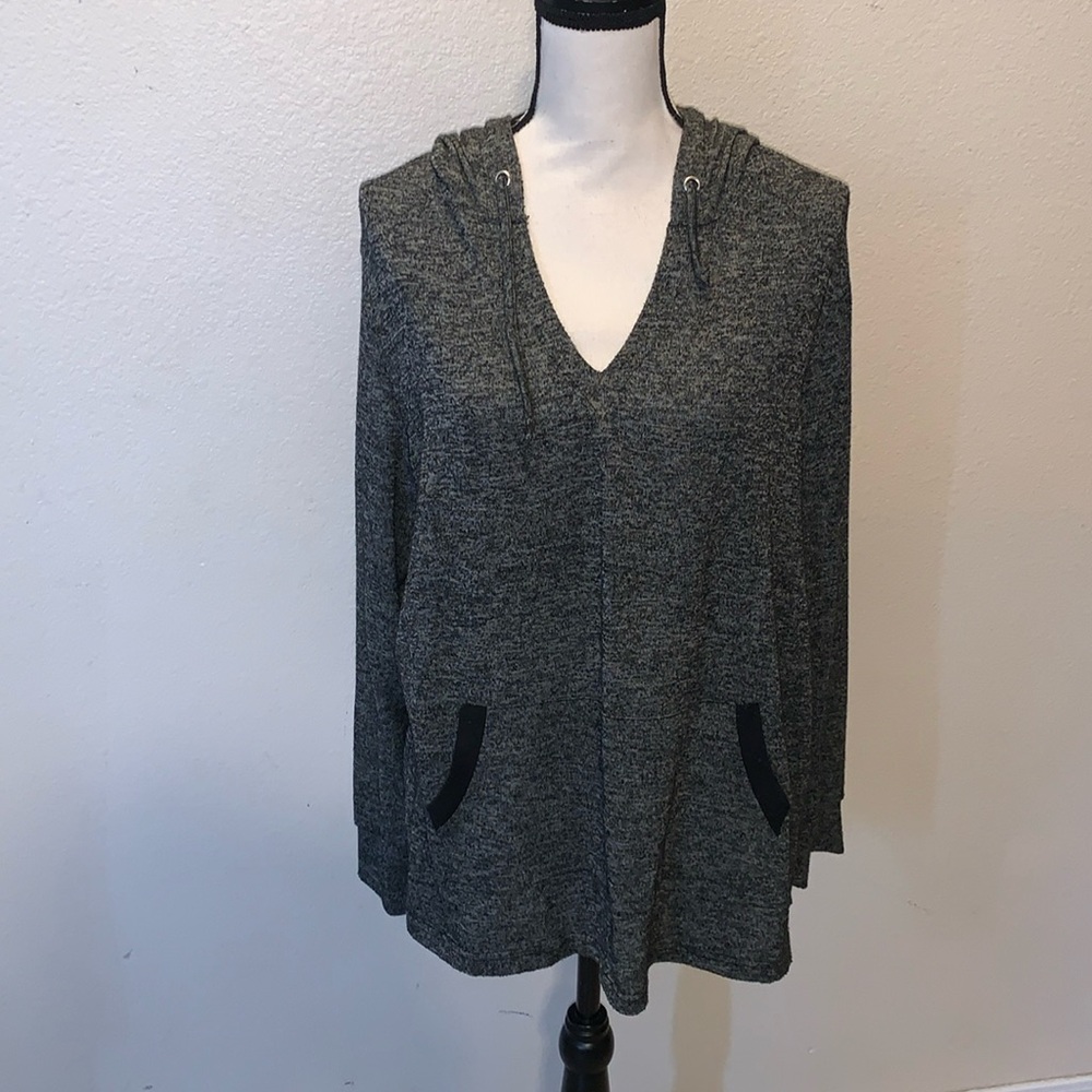 Lili Sport grey hoodie v-neck pullover sweatshirt stretchy lightweight